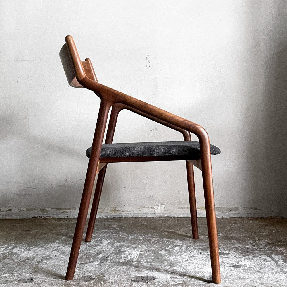 宮崎椅子製作所 ペペチェア PEPE side chair 背無垢タイプ ウォールナット ファブリックシート グレー系 フィンガージョイント 村澤一晃 B ■
