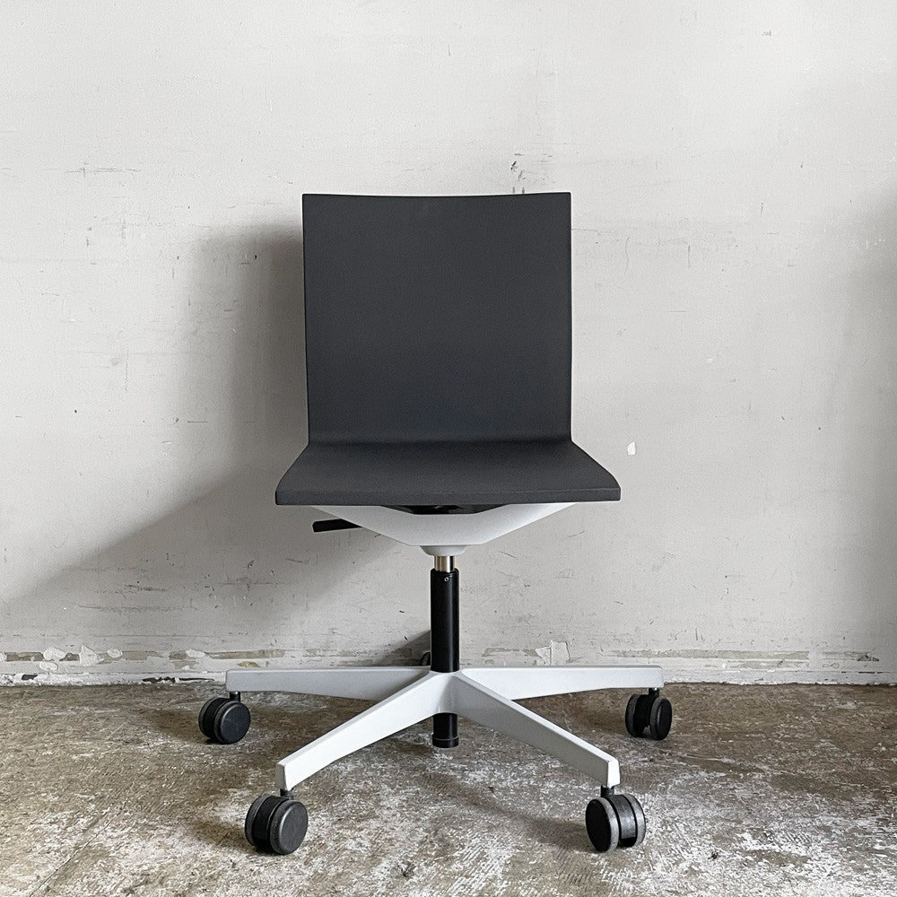 ヴィトラ vitra ゼロフォー .04 スタジオチェア オフィスチェア アームレス ブラック マールテン・ヴァン・セーヴェレン Maarten Van Severen ■
