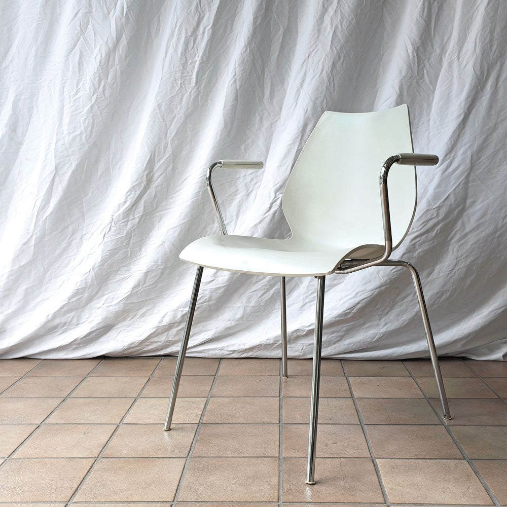 カルテル Kartell マウイチェア Maui アームチェア ホワイト系カラー ヴィコ・マジストレッティ スタッキングチェア イタリア ◇