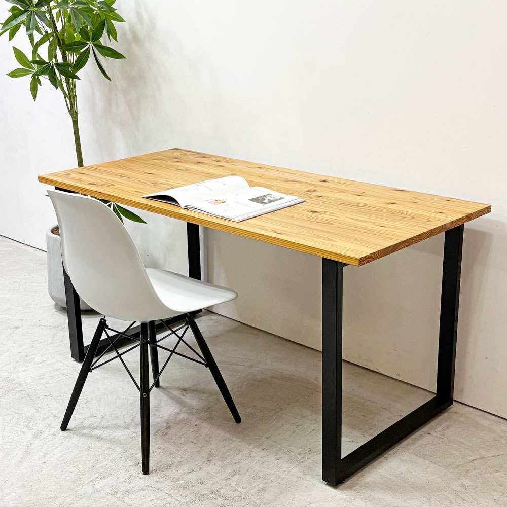 かなでもの KANADEMONO ザ・テーブル THE TABLE デスク ダイニングテーブル W140cm 杉無垢材天板 ウレタン塗装 スクエアレッグ 参考定価 ￥59,800- ●
