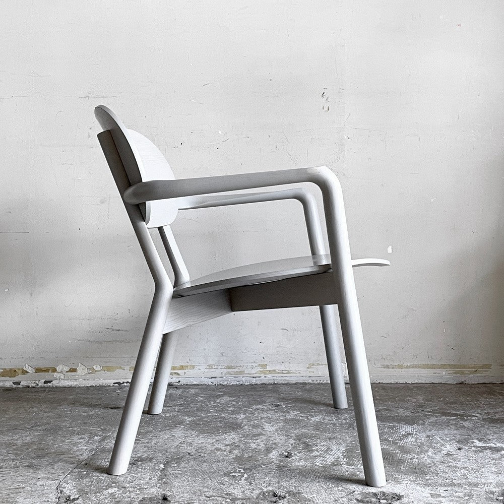 カリモク ニュースタンダード KARIMOKU NEW STANDARD キャストール ローチェア CASTOR LOW CHAIR ラウンジチェア グレイングレー ビッグゲーム BIG-GAME 定価￥108,350- ■