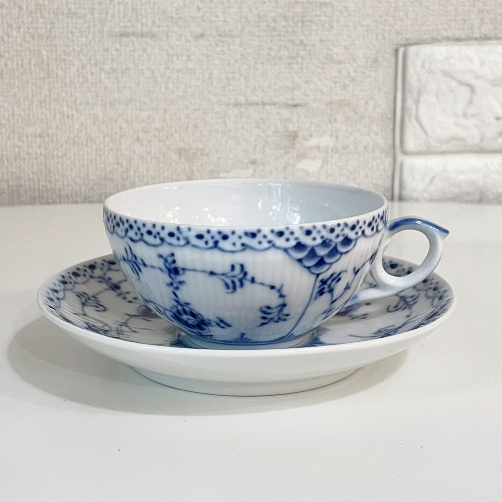 ロイヤルコペンハーゲン ROYAL COPENHAGEN ブルーフルーテッド ハーフレース ティーカップ＆ソーサー 北欧食器 Ａ ◎