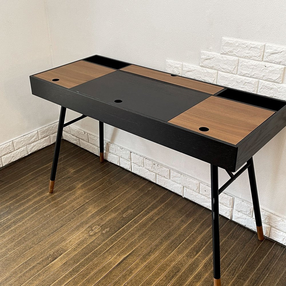 ボーコンセプト Boconcept クパチーノ デスク Cupertino Desk デザイナーデスク オーク×ウォールナット材 リバーシブル天板 北欧 デンマーク 参考価格￥134,900- ◎