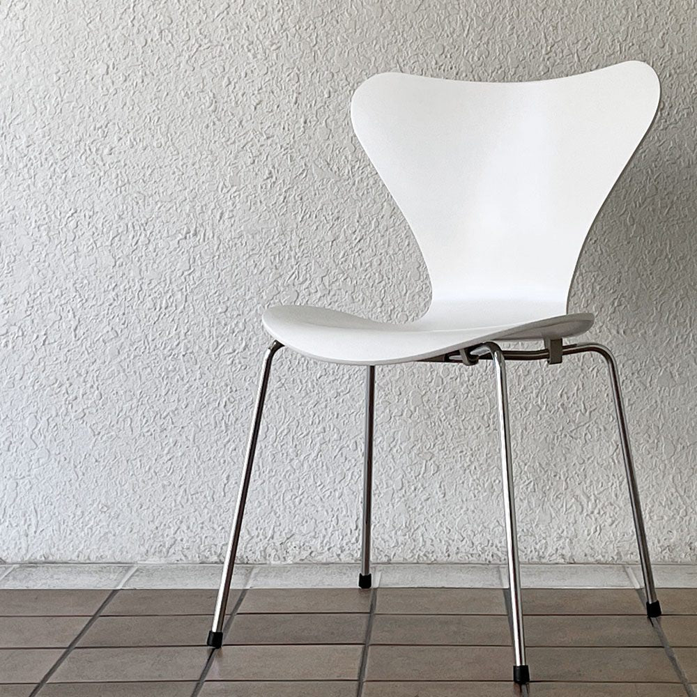 フリッツハンセン Fritz Hansen 3107 セブンチェア ラッカー仕上げ ホワイト スタッキング アルネ・ヤコブセン デンマーク 北欧家具 B ◇