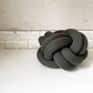 デザインハウスストックホルム DESIGN HOUSE Stockholm ノットクッション Knot Cushion フォレストグリーン 定価￥19,800- ◎