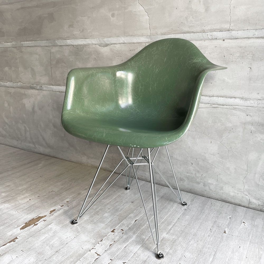 ハーマンミラー Herman Miller アームシェルチェア 現行FRP製 ファイバーグラス ダークシーフォーム エッフェルベース C&R イームズ ミッドセンチュリー ♪