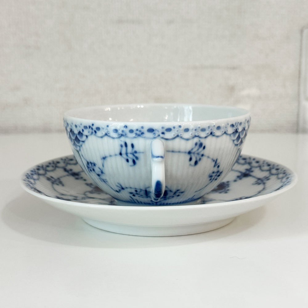 ロイヤルコペンハーゲン ROYAL COPENHAGEN ブルーフルーテッド ハーフレース ティーカップ＆ソーサー 北欧食器 F ◎