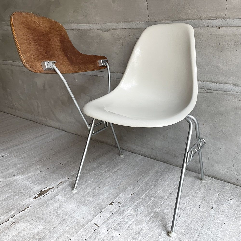 ハーマンミラー Herman Miller サイドシェルチェア セカンド 2nd ビンテージ FRP製 パーチメント スタッキングベース 肘掛けテーブル付 イームズ ミッドセンチュリー ♪