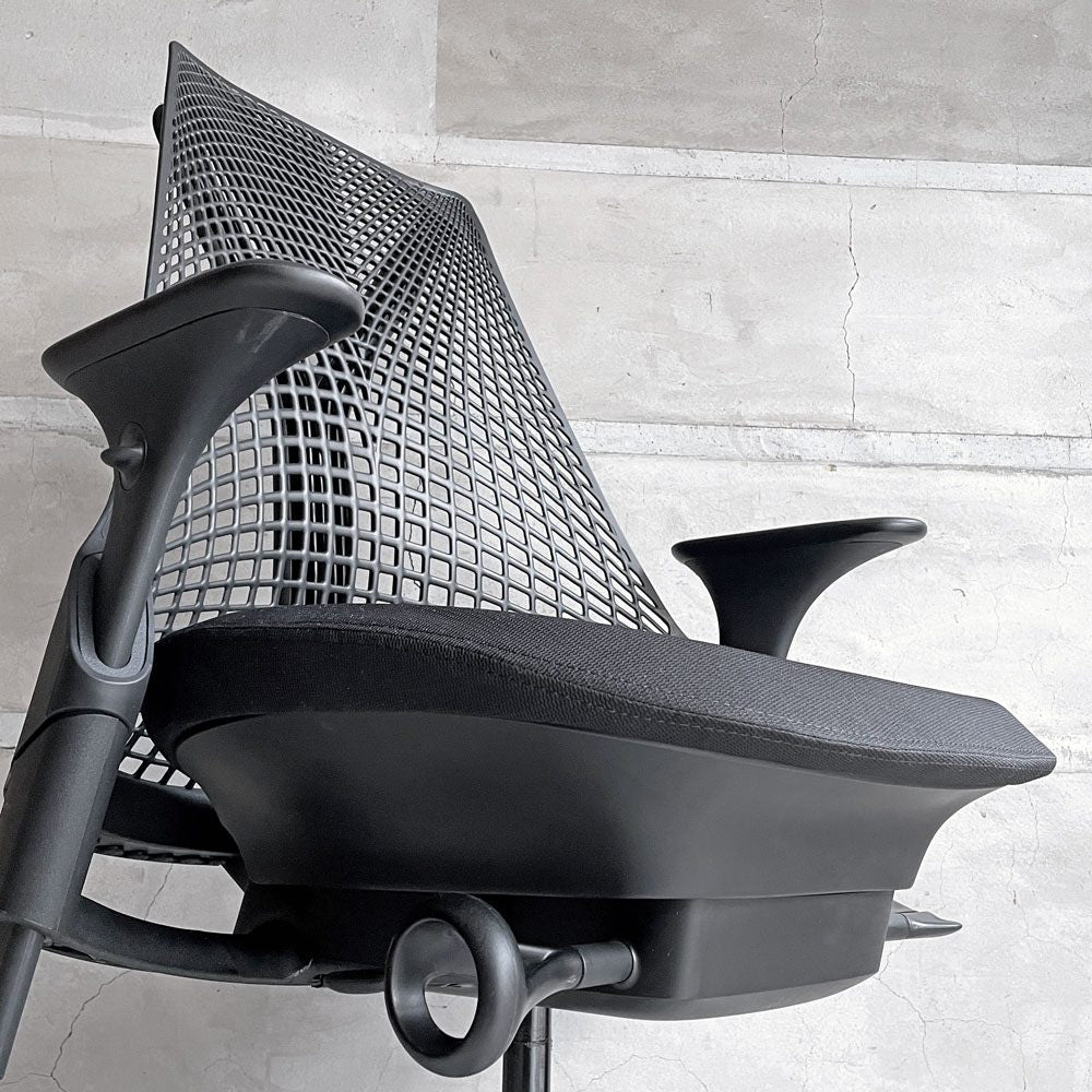 ハーマンミラー HermanMiller セイルチェア SAYL Chair デスクチェア ブラック サスペンションミドルバック アジャスタブルアーム キャスター付 イヴ・ベアール ♪